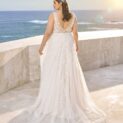 Elara Pronovias needs different photo-not plus size